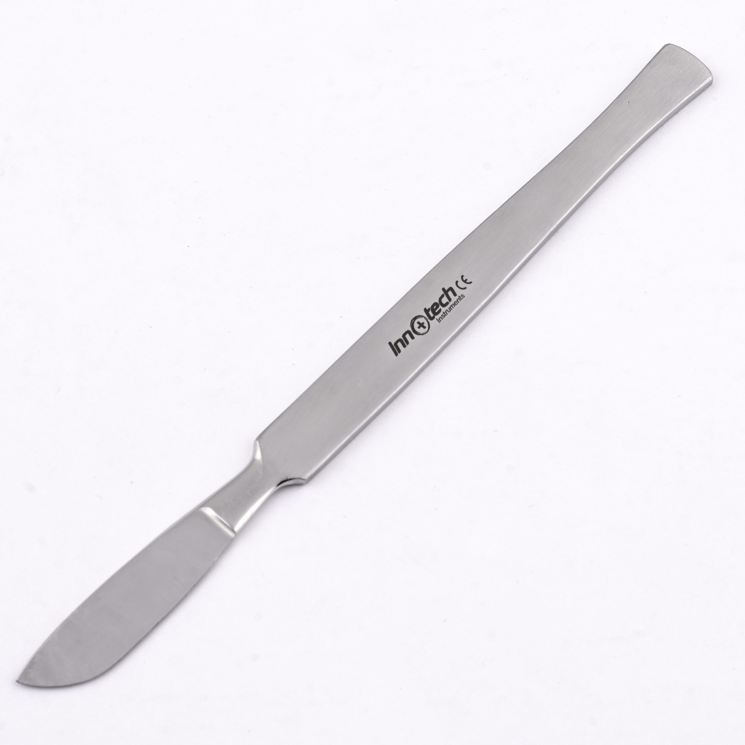 Professional pedicure using dieffenbach scalpel.Patient visiting  podiatrist.Medical pedicure procedure using special instrument with blade  knife holder.Foot treatment in SPA salon.Podiatry clinic Stock Photo by  ©juriymaslak.gmail.com 391840394